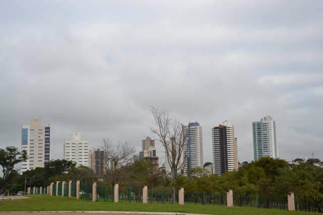  Tempo amanhece nublado e temperatura fica est&aacute;vel no Estado
