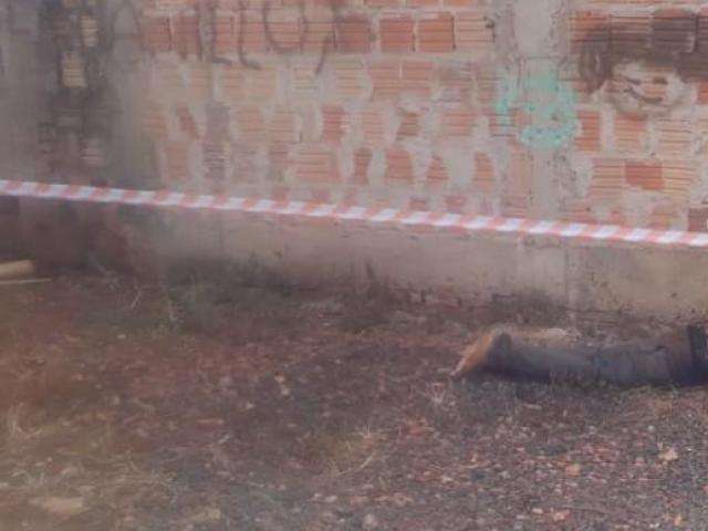 Jovem &eacute; encontrado morto com sinais de espancamento na Vila Nasser
