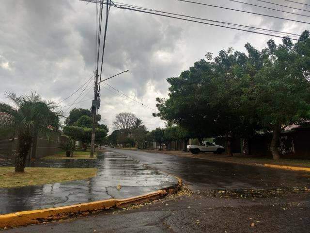 Chuva interrompe 30 dias de estiagem e anuncia frio no fim de semana