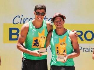 Saymon (mais alto) e Álvaro Filho lideram o ranking deste temporada do circuito (Foto: Divulgação)