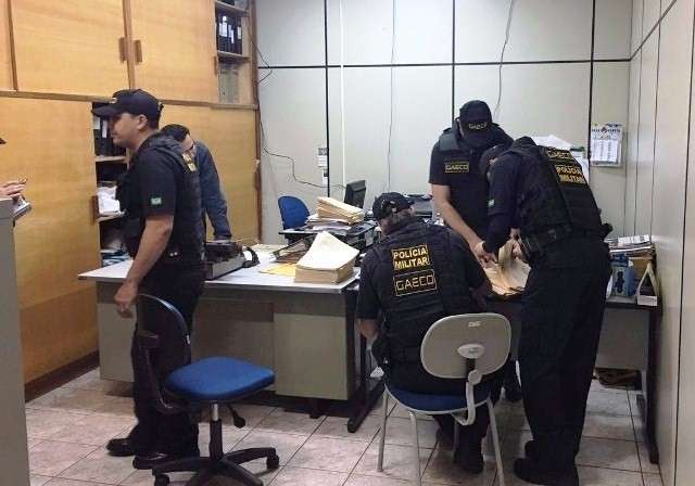 MP investiga pagamento ilegal de R$ 46 mil a vereadores por sess&otilde;es extras