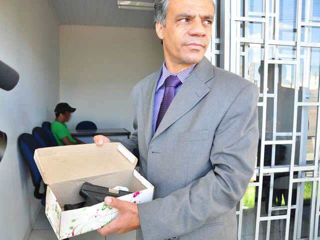  Adolescente que participou do sequestro de delegado se apresenta &agrave; Policia  