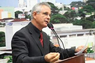Sérgio Nogueira nega homofobia e critica postura do governo federal em defesa da união de pessoas do mesmo sexo (Foto: Thiago Morais/Câmara de Vereadores)