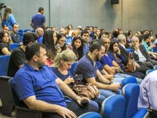 Apoiadores de PRF vestem azul em julgamento. (Foto: Marina Pacheco)