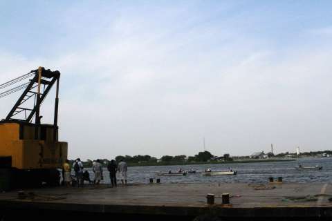 Paraguai assume buscas a embarcação que naufragou na semana passada
