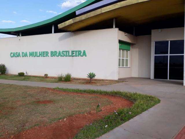 Homem &eacute; preso depois de tentar filmar enteada de 17 anos durante o banho