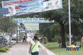 Ap&oacute;s pol&ecirc;mica, Semadur diz que faixas e cartazes no Centro est&atilde;o legalizados