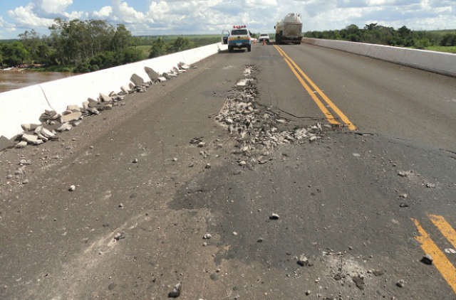 Asfalto rec&eacute;m recapeado &ldquo;esfarela&rdquo; na MS-276 entre Nova Andradina a Ivinhema