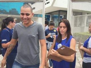 Kelvin Oliveira saiu do plantão como enfermeiro e chegou a cochilar durante a prova (Foto: Bruna Kaspary)