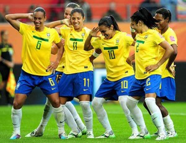  Brasil vence a Noruega com &ldquo;show&rdquo; de Marta e garante classifica&ccedil;&atilde;o