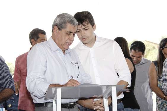 Governador libera recursos para recapear asfalto e construir ponte de concreto