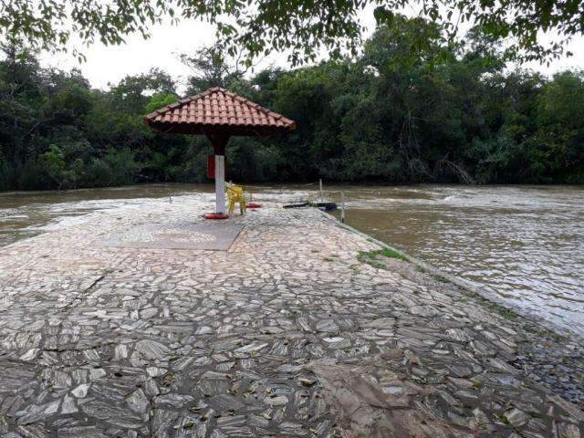 Chuva d&aacute; tr&eacute;gua, mas atrativos continuam interditados em Bonito