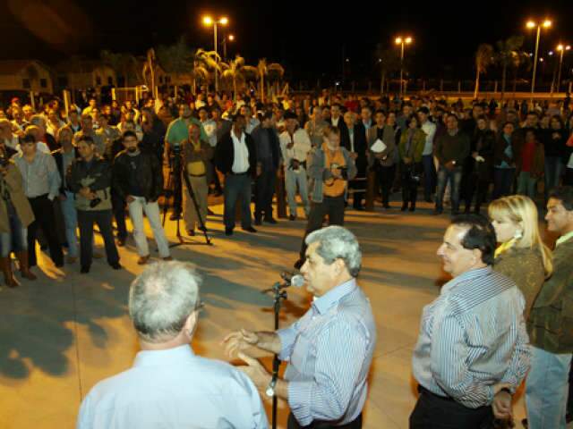  Governador Andre Pucinelli entrega 200 geladeiras a fam&iacute;lias de baixa renda
