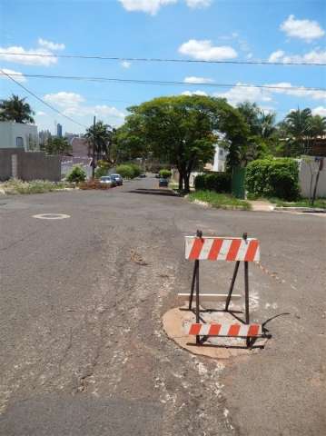 Ap&oacute;s tr&ecirc;s meses e mat&eacute;ria, Prefeitura cobre bueiro no Jardim S&atilde;o Bento