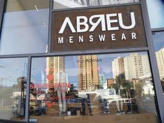 Abreu Menswear fica na rua Antônio Maria Coelho, 2759, no Jardim dos Estados.  (Foto: Fernando Antunes)