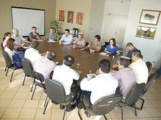 Murilo na reunião semanal com secretários para discutir novas medidas de redução de gastos (Foto: Divulgação)