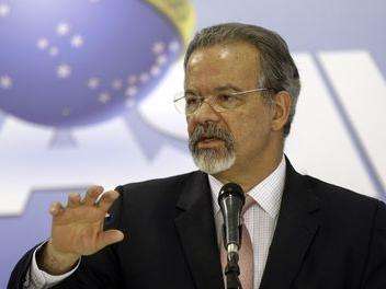 Ministro pede ao STF que estabele&ccedil;a quantidade legal para porte de drogas