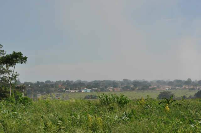  Fuma&ccedil;a produzida pelo lix&atilde;o cobre dois bairros de Campo Grande 