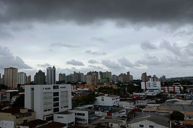Risco de ventos fortes e queda granizo em duas regi&otilde;es de MS nesta sexta