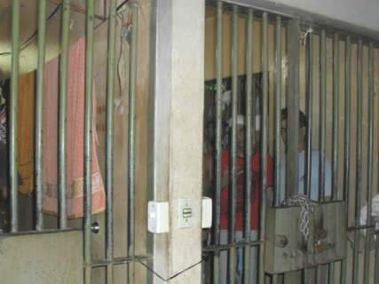  Sem estrutura para abrigar os detentos, delegacia de Batayporã é interditada  