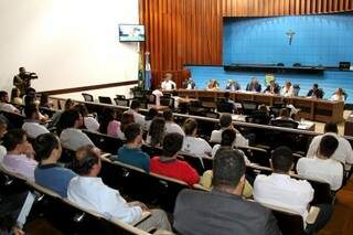 Audiência Pública debate a importância de um piso salarial para os farmacêuticos. (Foto: Wagner Guimarães/ALMS)