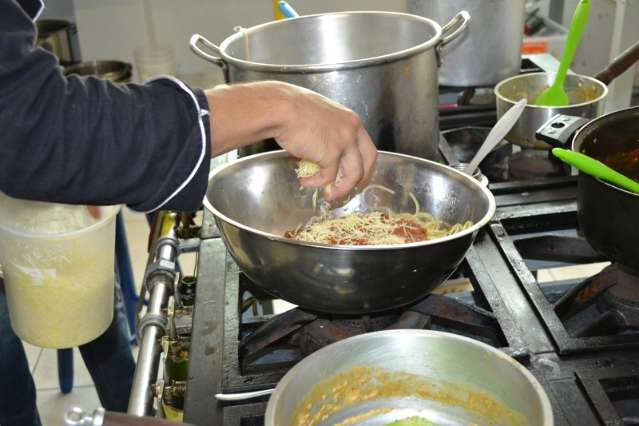 Segredos de chef mostram que em 3 dias se aprende do ovo frito ao coq au vin