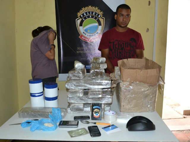 Casal &eacute; preso depois de despachar 10kg de maconha para outro estado