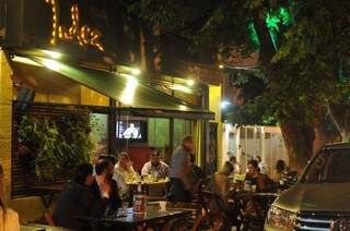 O Indez, conhecido como bar e pela música ao vivo todos os dias, vai além das porções de boteco. (Foto: Alcides Neto)