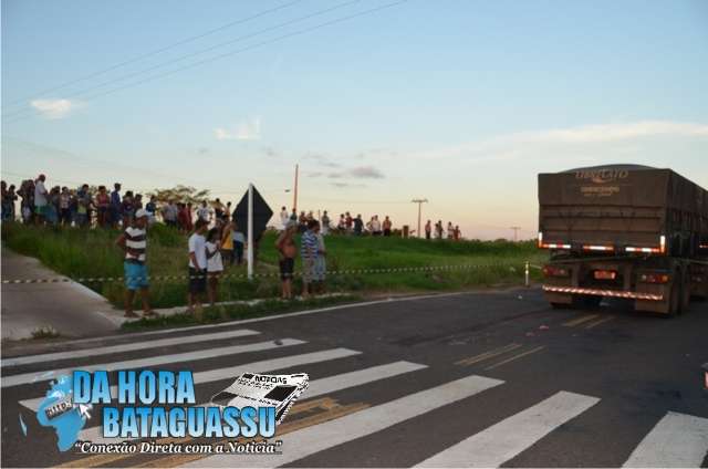 Ciclista morre esmagado por carreta bitrem em Bataguassu  