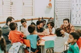Empresários durante visita ao Centro de Educação Infantil que será atendido com a ação Feijoada Feliz 