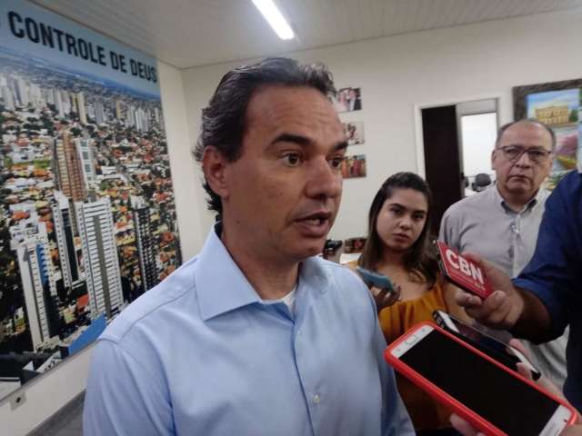 Prefeito defende prova para eleger gestor e volta a falar em fim da reelei&ccedil;&atilde;o