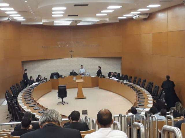Desembargadores negam HC e mant&ecirc;m Name, filho e policiais presos