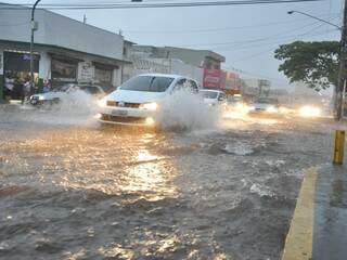 Choveu 123% a mais do que a média histórica registrada para o mês de abril em Campo Grande. (Foto: João Garrigó)