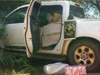 Carro roubado no PR é encontrado com 600 quilos de maconha em MS Carro roubado no PR é encontrado com 600 quilos de maconha em MS