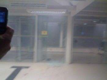 Bandidos que sequestraram policiais roubaram R$ 300 mil de banco