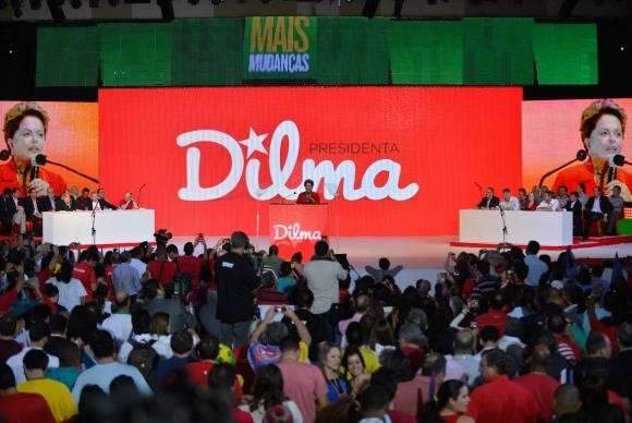 PT oficializa Dilma como candidata &agrave; reelei&ccedil;&atilde;o e defende reforma pol&iacute;tica