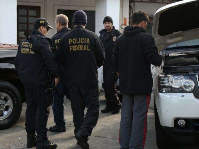 PF prende dono de garagem e apreende tr&ecirc;s carros de luxo em opera&ccedil;&atilde;o 