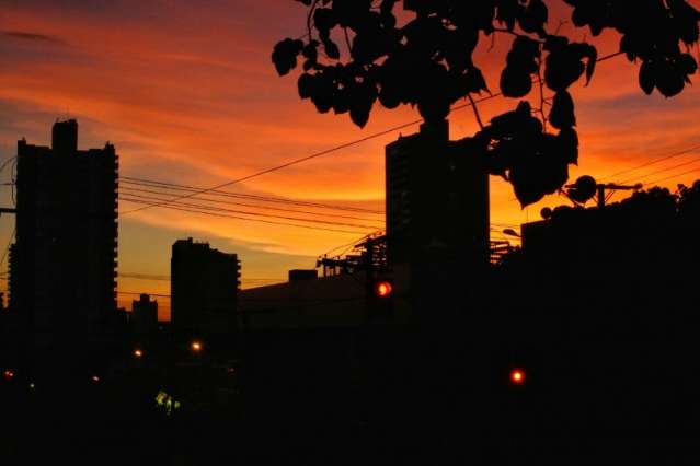 Chuva diminui, dia fica mais quente e calor pode chegar aos 37&deg;C hoje