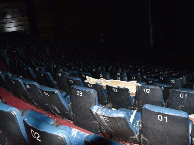 Forro de Teatro Municipal desaba sobre poltronas durante apresenta&ccedil;&atilde;o de bal&eacute;