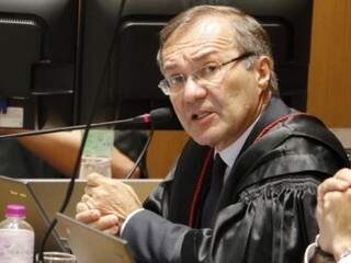 Desembargador Luiz Tadeu Barbosa Silva, relator do processo, durante julgamento de recurso (Foto: TJMS/Divulgação)