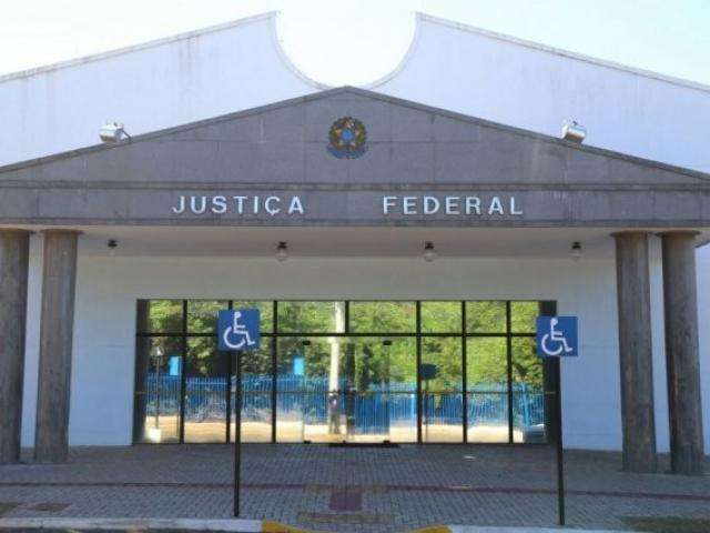 Homem flagrado com quase US$ 900 mil &eacute; condenado a 5 anos de pris&atilde;o
