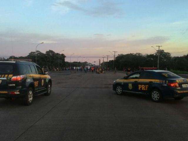 Ap&oacute;s 6 horas de bloqueio, ind&iacute;genas liberam BR-163 na divisa de MS e PR