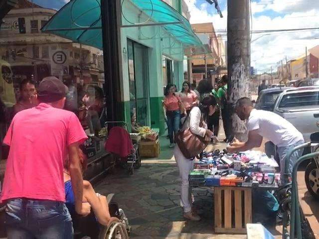 Ambulantes s&atilde;o notificados e podem perder mercadorias a partir de ter&ccedil;a