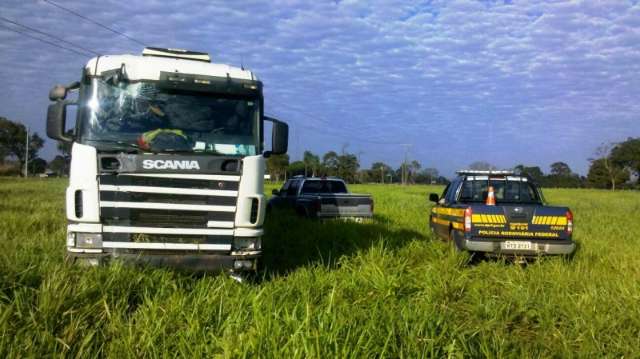 Condutor de carreta foge da Pol&iacute;cia, invade pasto de fazenda e &eacute; preso