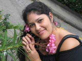 Luciane de Freitas Souza, 43 anos, encontrada morta na piscina da casa onde morava. (Foto: Reprodução/ Facebook)