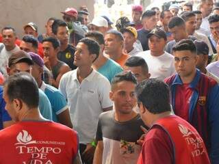 Venezuelanos que chegaram ontem à tarde para trabalhar em Dourados (Alan Azevedo/ACNUR)