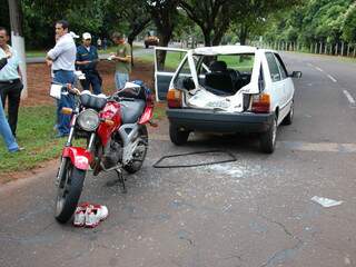 Acidente foi na Avenida do Poeta, próximo à Governadoria. (Foto: Simão Nogueira)