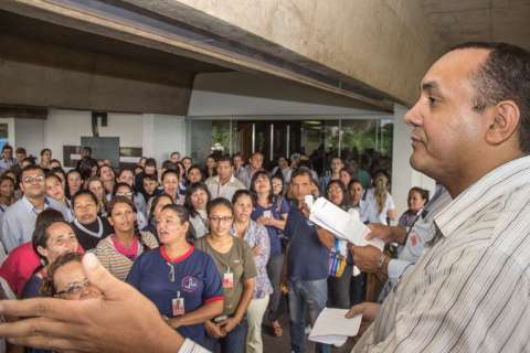 Santa Casa planeja pagamento parcial e funcionários organizam protesto