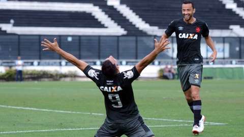 Vasco e Chapecoense empatam por 1 a 1 no último jogo sem torcida em São Januário