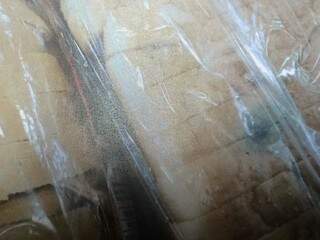 Procon flagra mais de 200 produtos vencidos e mofados e autua atacadista Procon flagra mais de 200 produtos vencidos e mofados e autua atacadista